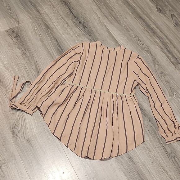 She + Sky Boho Taupe Navy Striped Tie Top - Picture 8 of 8